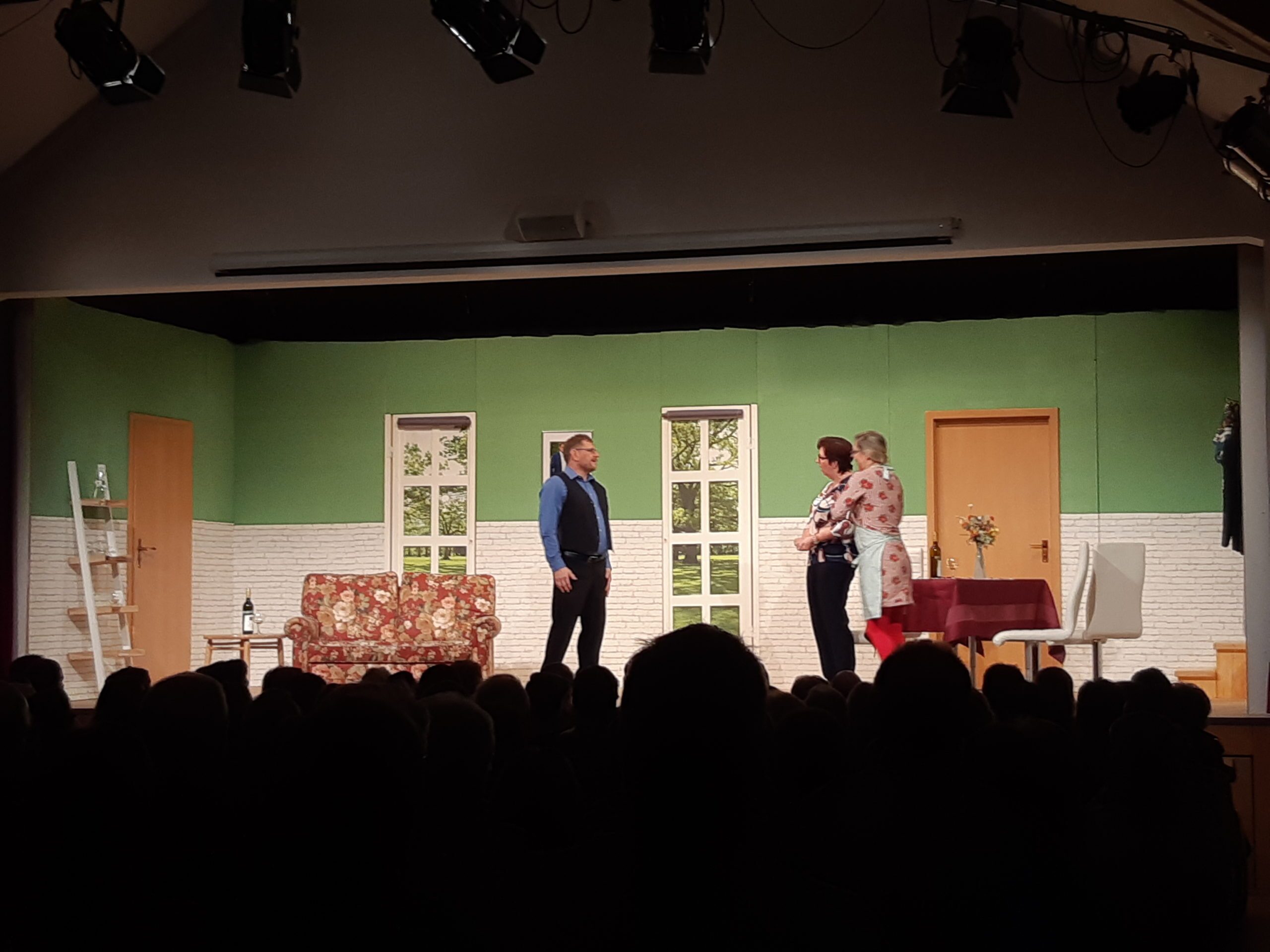 Die erste Premiere läuft – Theatergruppe Rohr